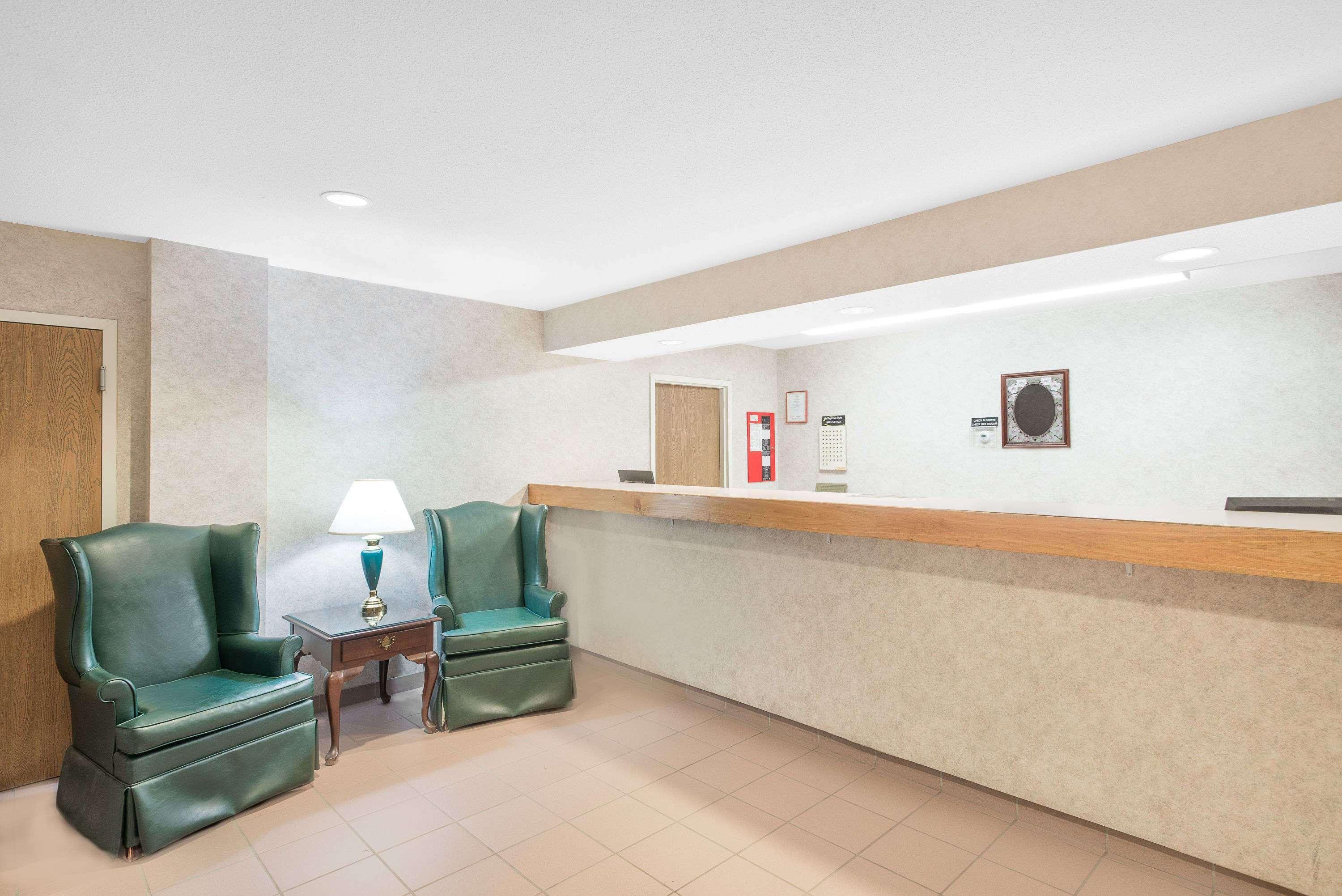 Super 8 By Wyndham Canandaigua Buitenkant foto